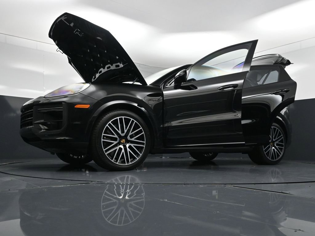 New 2024 Porsche Cayenne Turbo AWD/4WD image 33