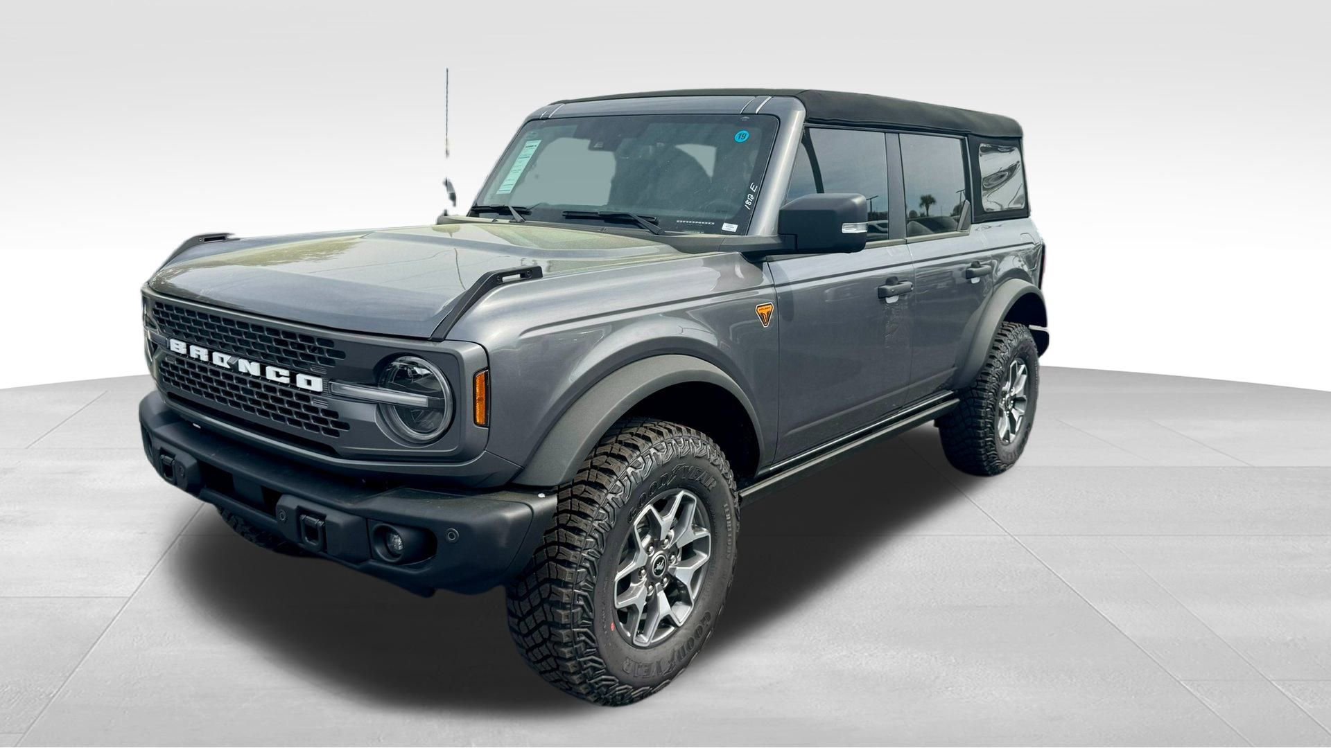 New 2025 Ford Bronco Badlands image 15