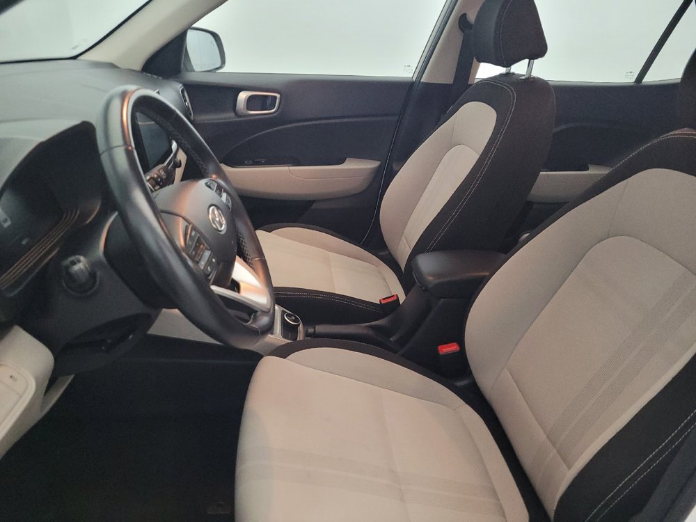Used 2023 Hyundai Venue SEL image 17
