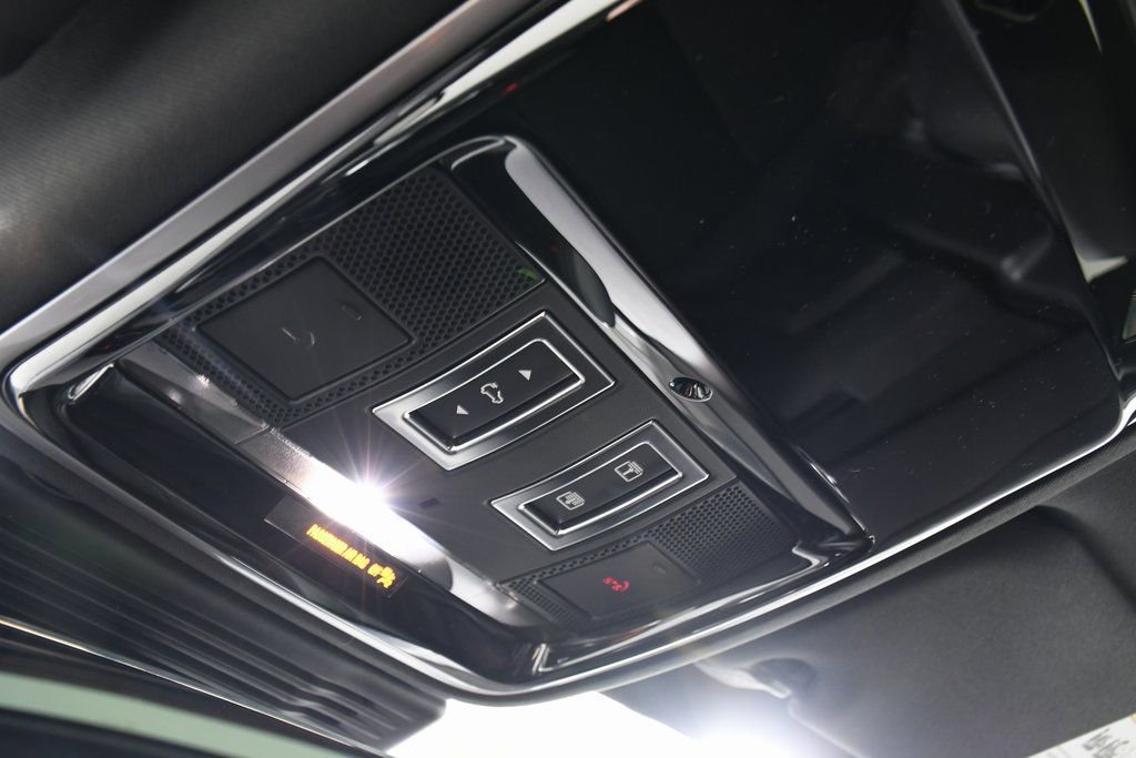 Certified 2025 Land Rover Range Rover Velar Dynamic SE image 35