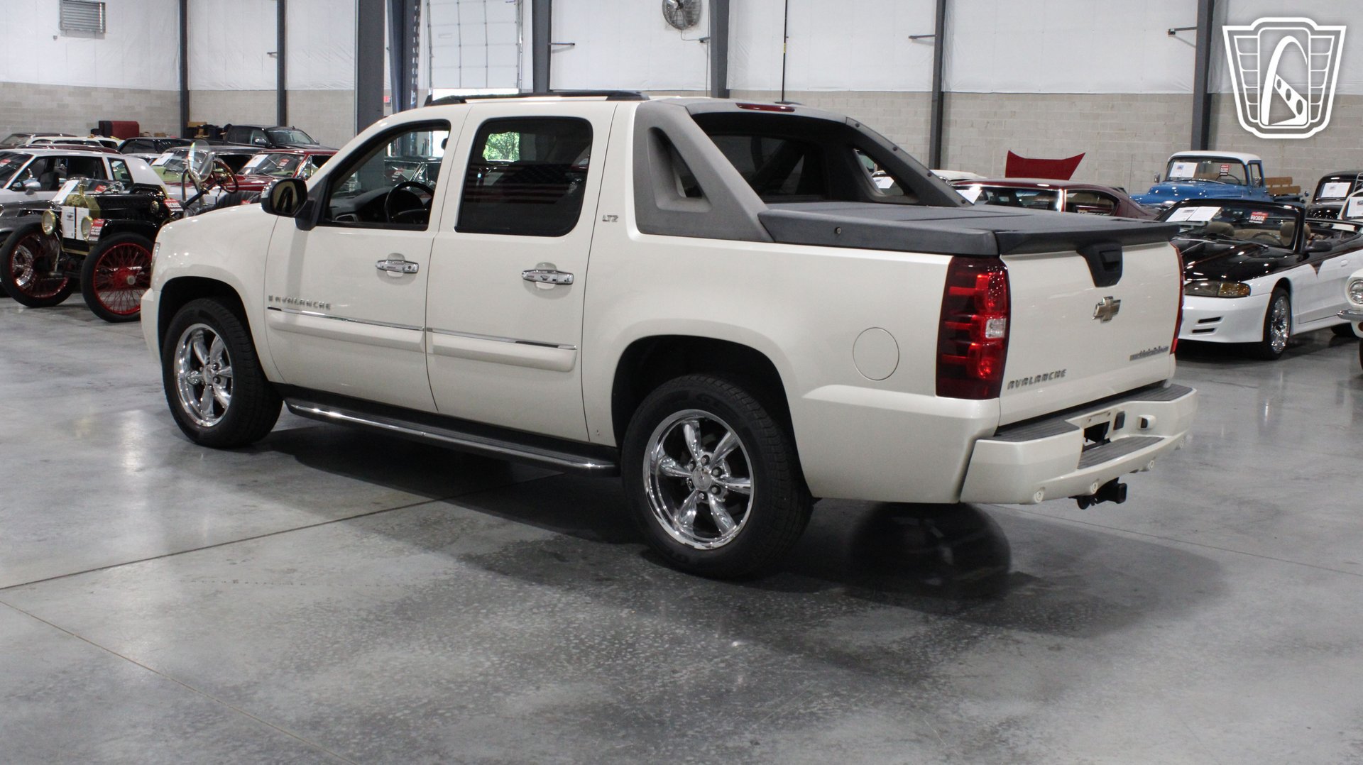 Used 2008 Chevrolet Avalanche LTZ w/ LTZ Preferred Equipment Group AWD/4WD image 14
