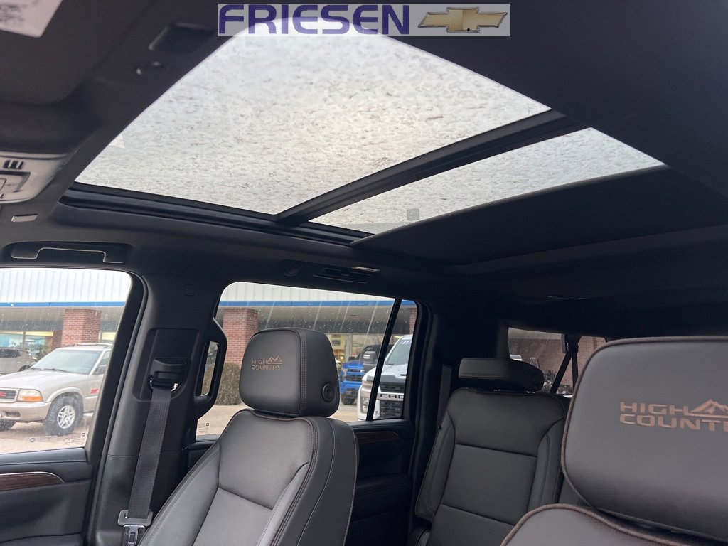 Used 2023 Chevrolet Suburban High Country image 15
