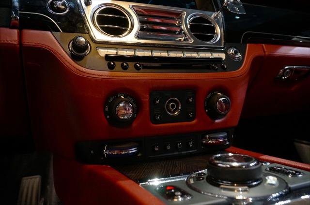 Used 2015 Rolls-Royce Wraith image 19
