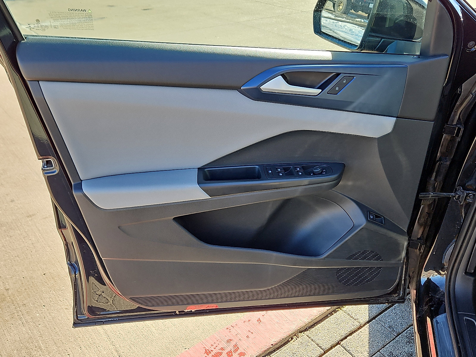 Certified 2022 Volkswagen Taos SE w/ Driver Assistance Package image 11