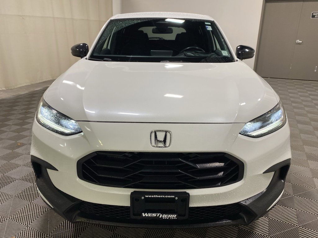 Used 2023 Honda HR-V Sport image 2