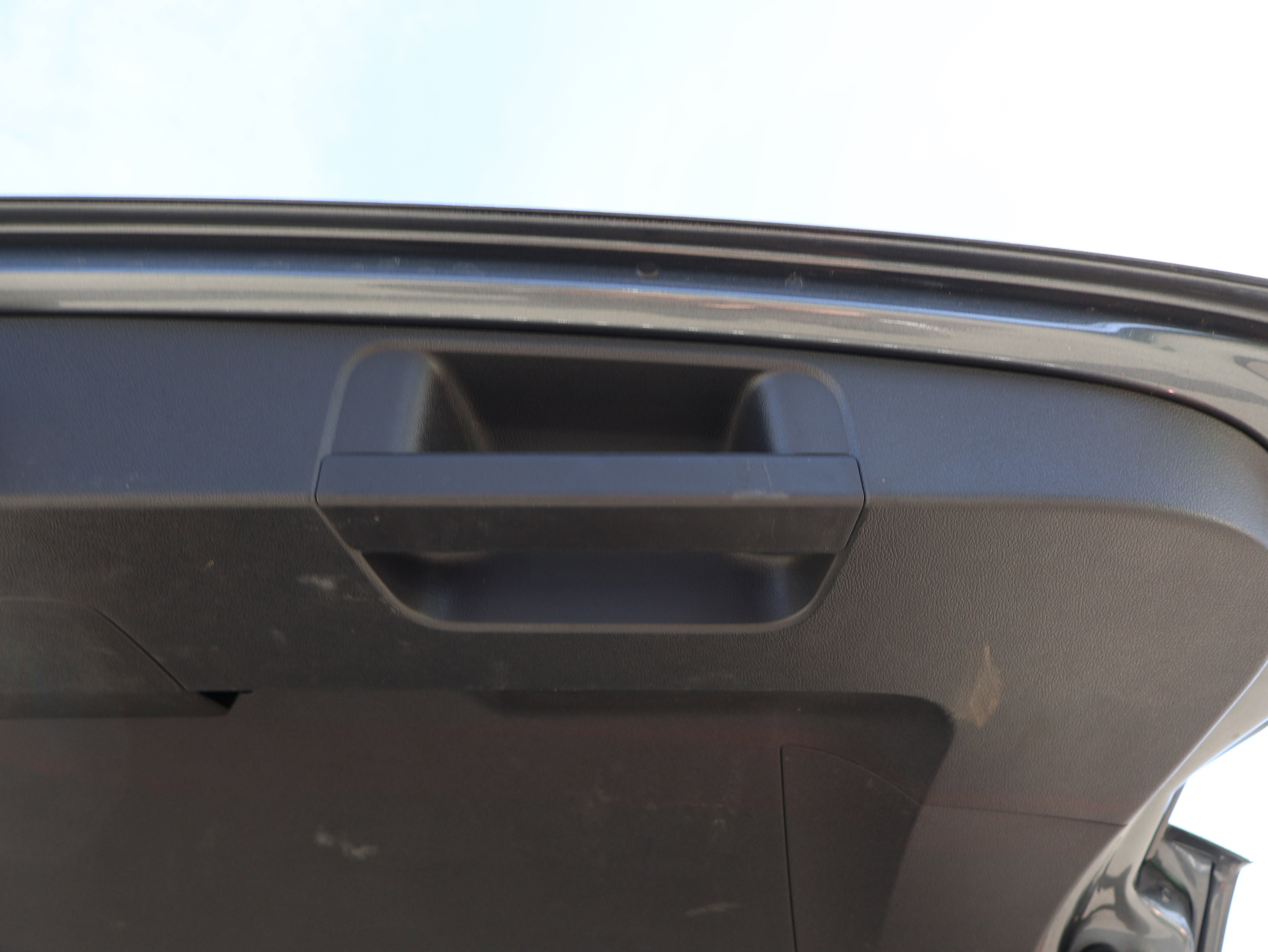 Used 2023 Volkswagen Tiguan SE w/ Panoramic Sunroof Package image 19