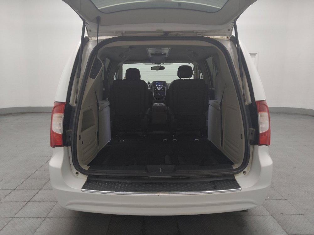 Used 2016 Chrysler Town & Country Touring FWD image 29