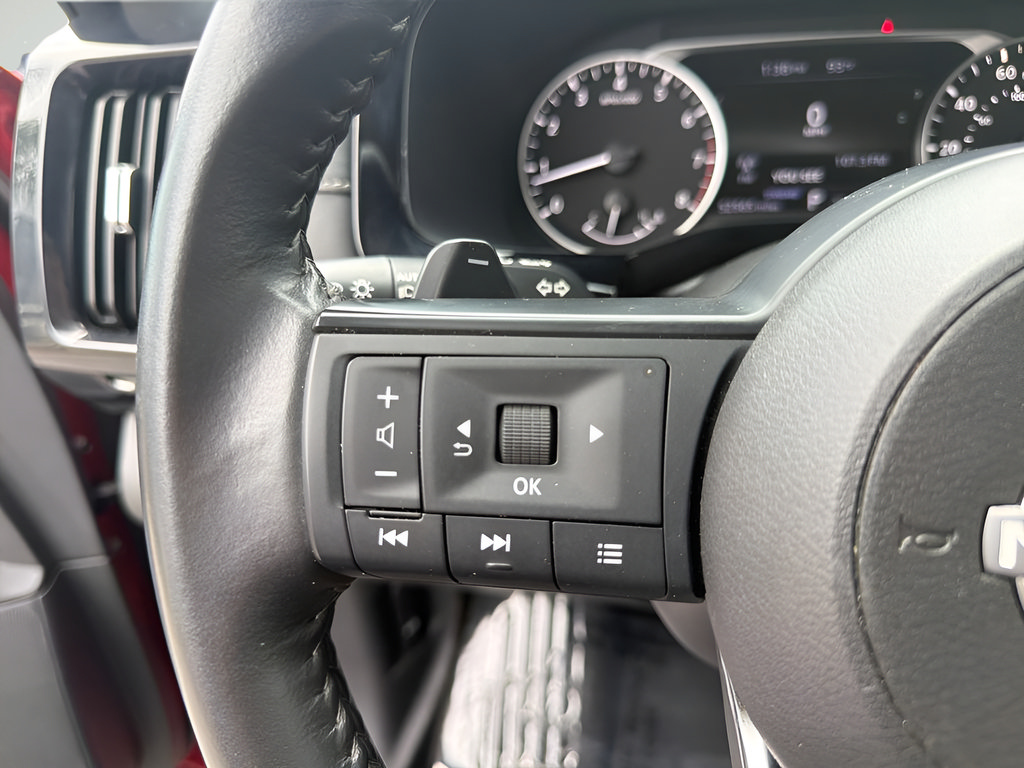 Certified 2024 Nissan Pathfinder SV FWD image 33