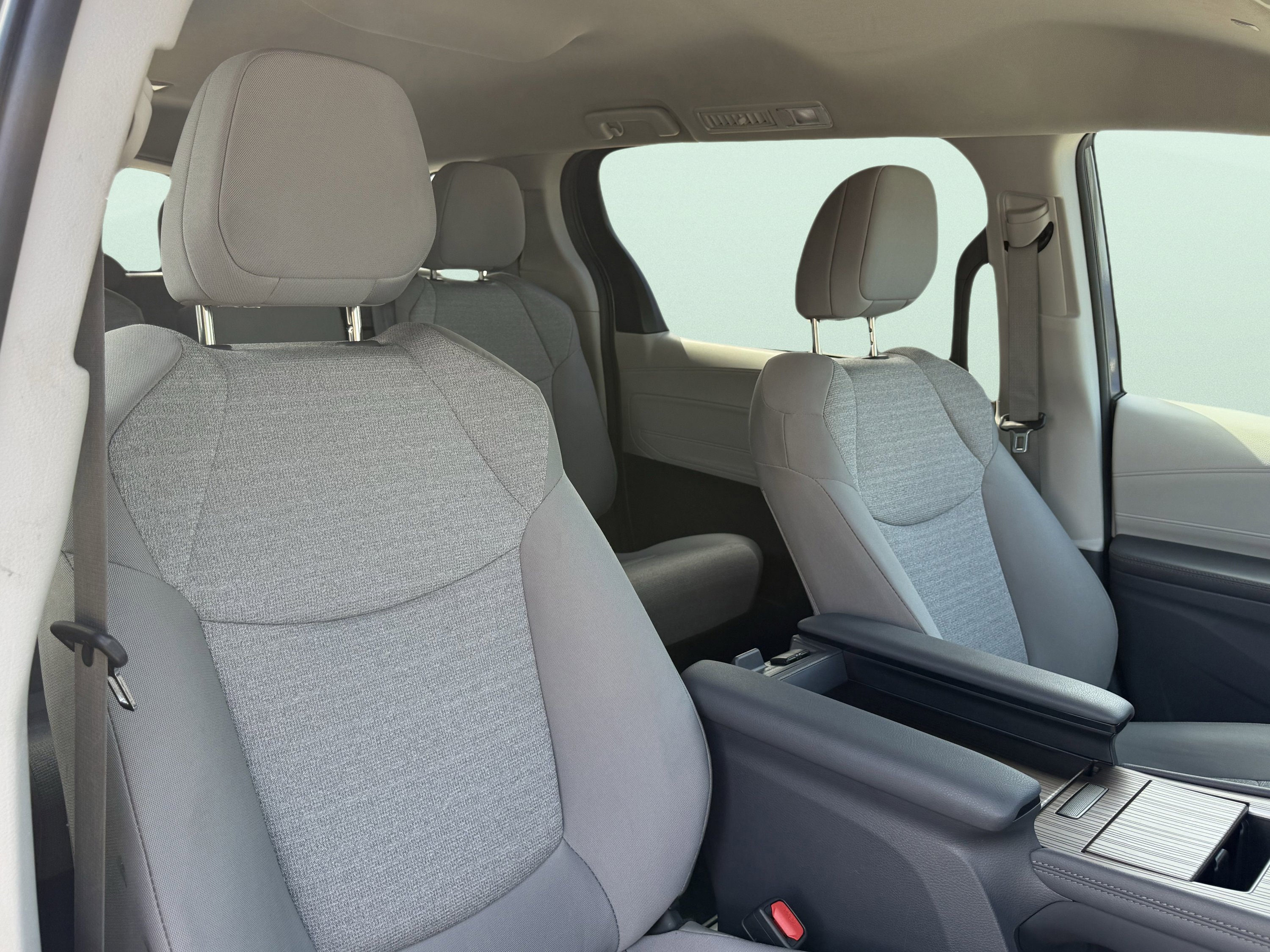 Used 2024 Toyota Sienna LE image 51