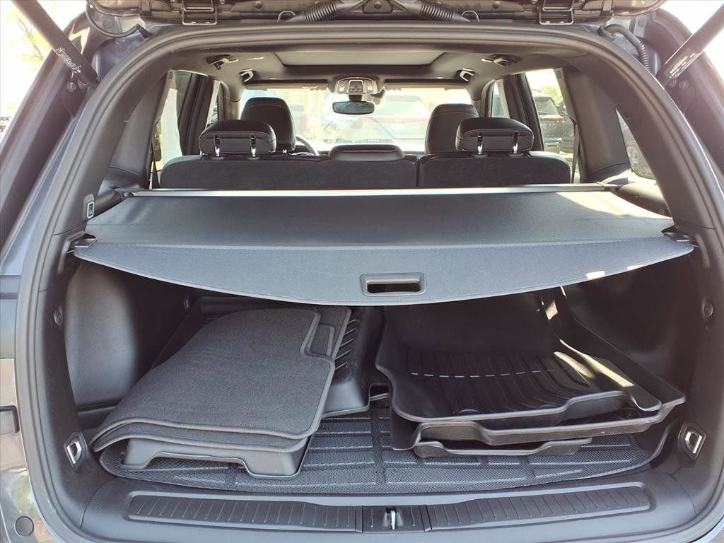 Used 2024 Jeep Grand Cherokee Limited w/ Black Appearance Package AWD/4WD image 29