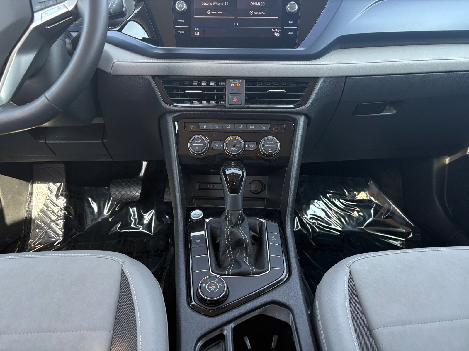 Used 2024 Volkswagen Taos SE image 4