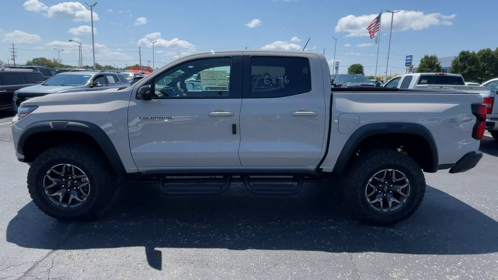 New 2026 Chevrolet Colorado ZR2 w/ Technology Package AWD/4WD image 7
