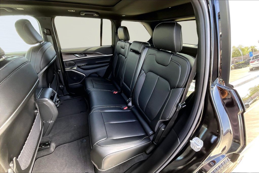 New 2026 Jeep Grand Cherokee Limited w/ Limited Altitude Package AWD/4WD image 19