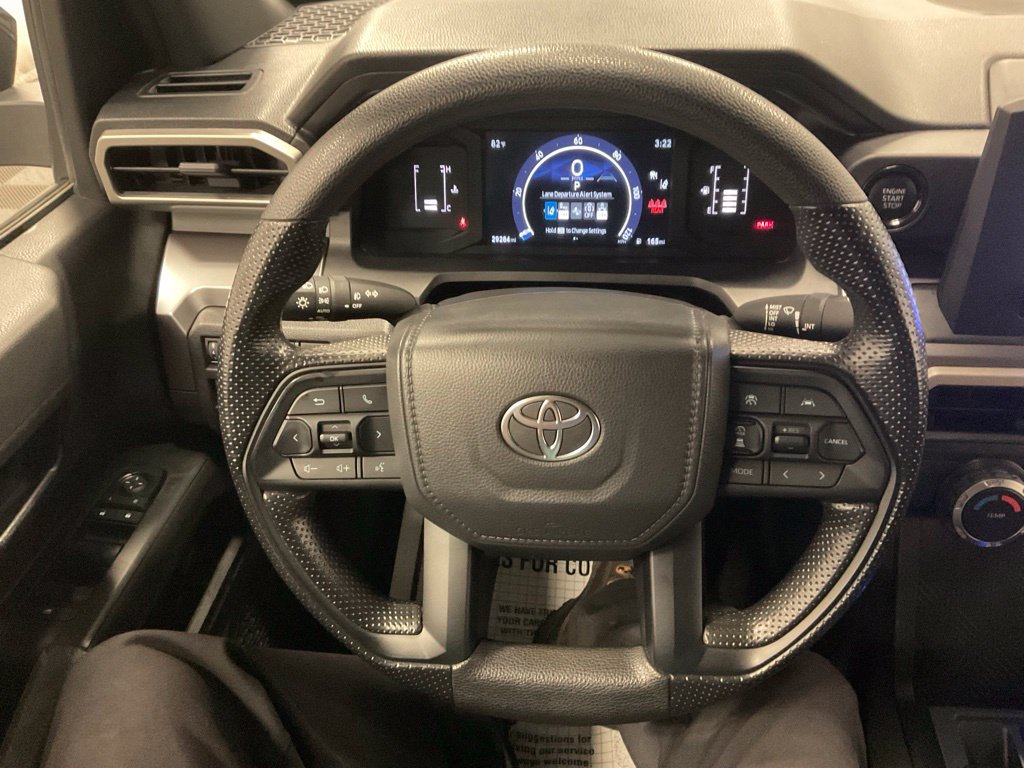 Used 2025 Toyota Tacoma SR5 AWD/4WD image 15