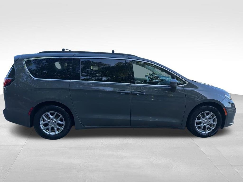 Used 2022 Chrysler Pacifica Touring-L image 7