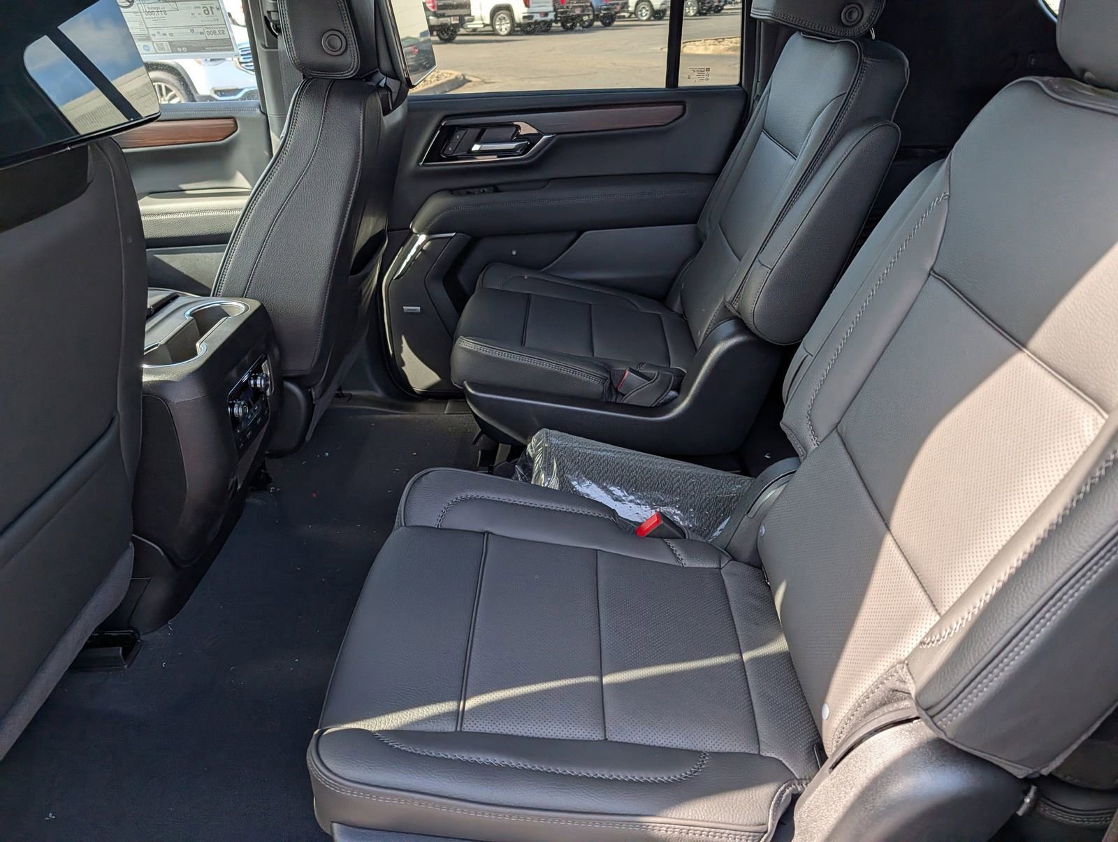 New 2026 GMC Yukon XL Denali w/ Denali Reserve Package image 4