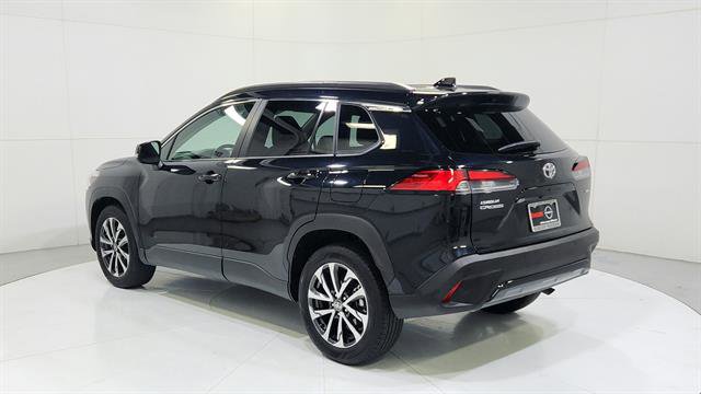 Used 2025 Toyota Corolla Cross XLE image 6