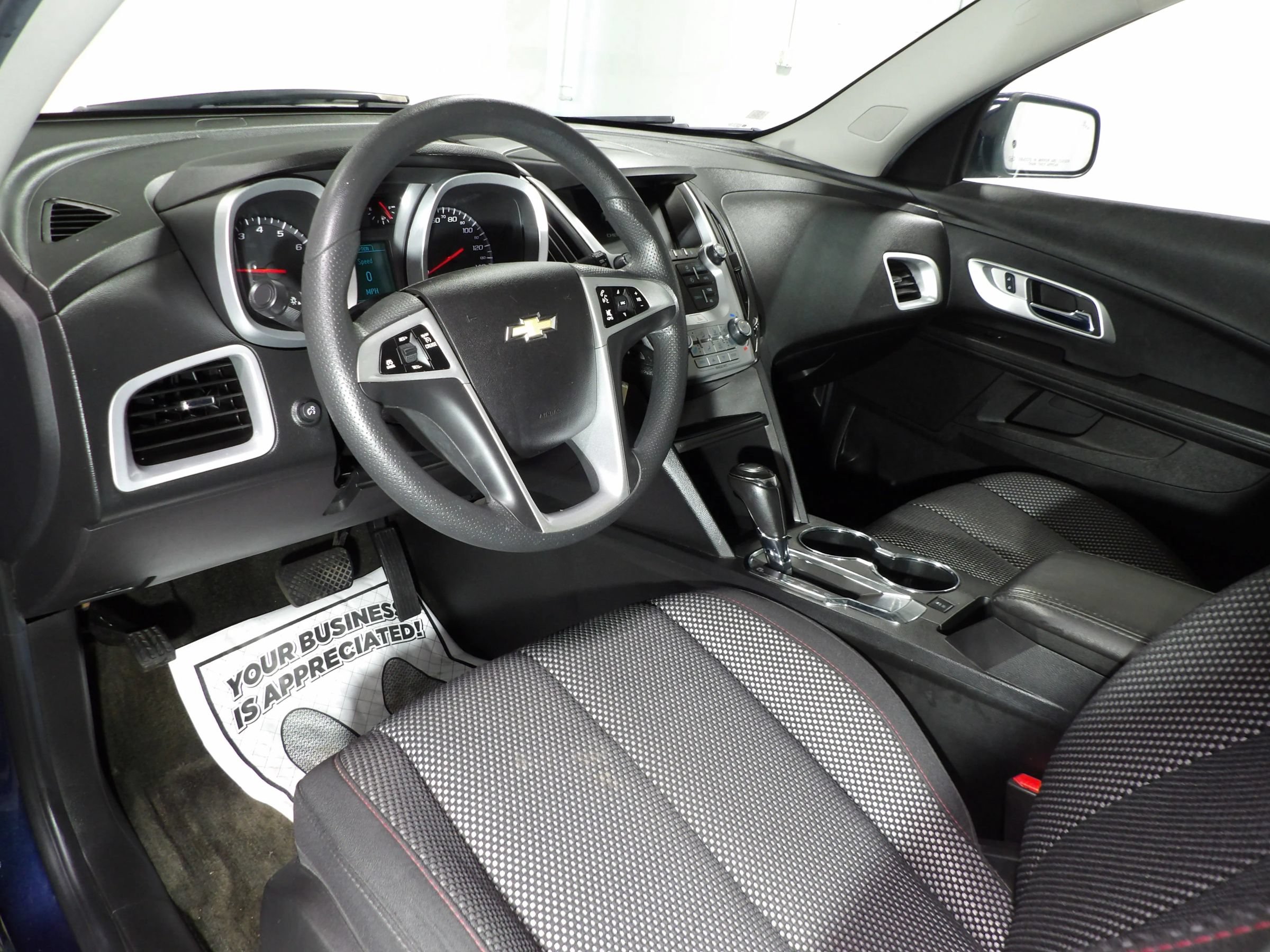 Used 2017 Chevrolet Equinox LT w/ Convenience Package FWD image 9