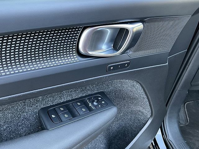Certified 2025 Volvo XC40 B5 Plus image 16