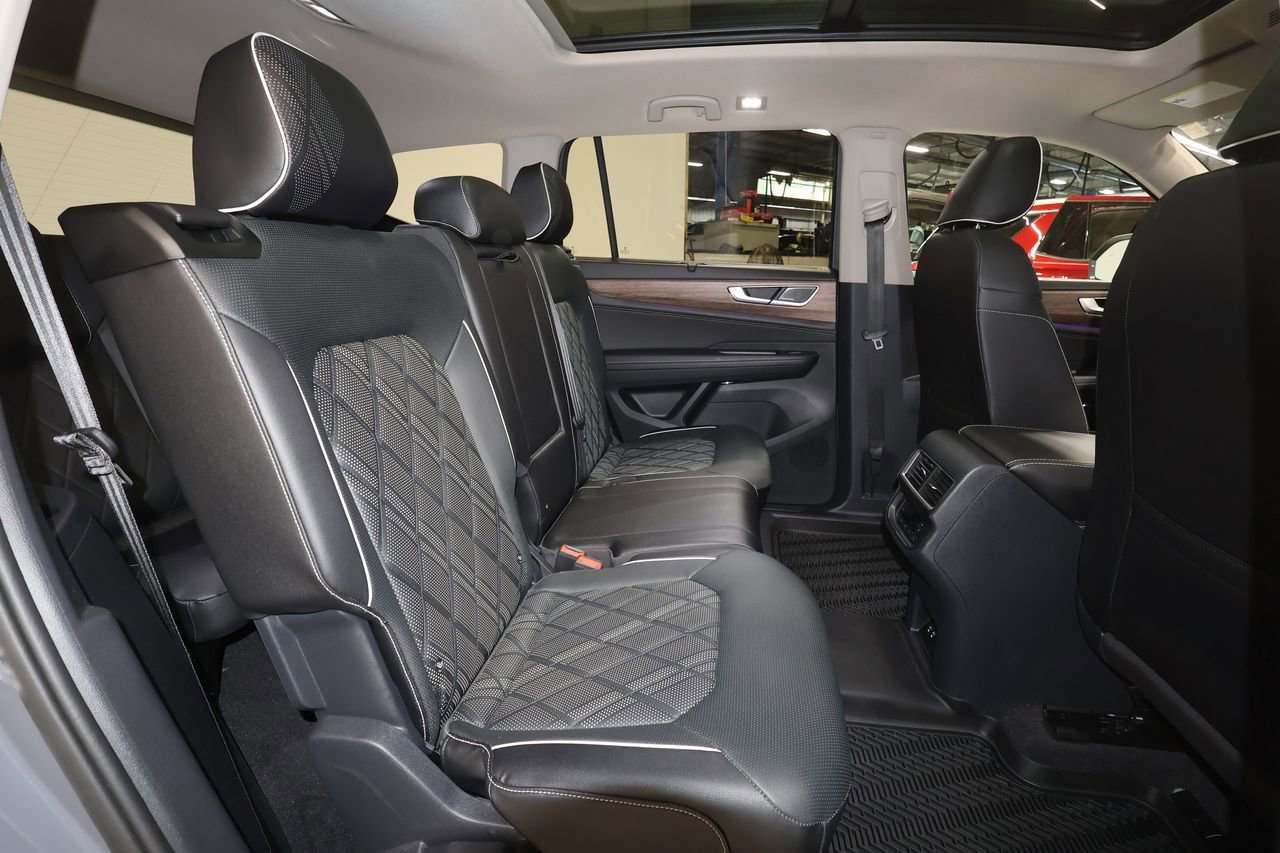 Used 2025 Volkswagen Atlas SEL Premium R-Line image 26