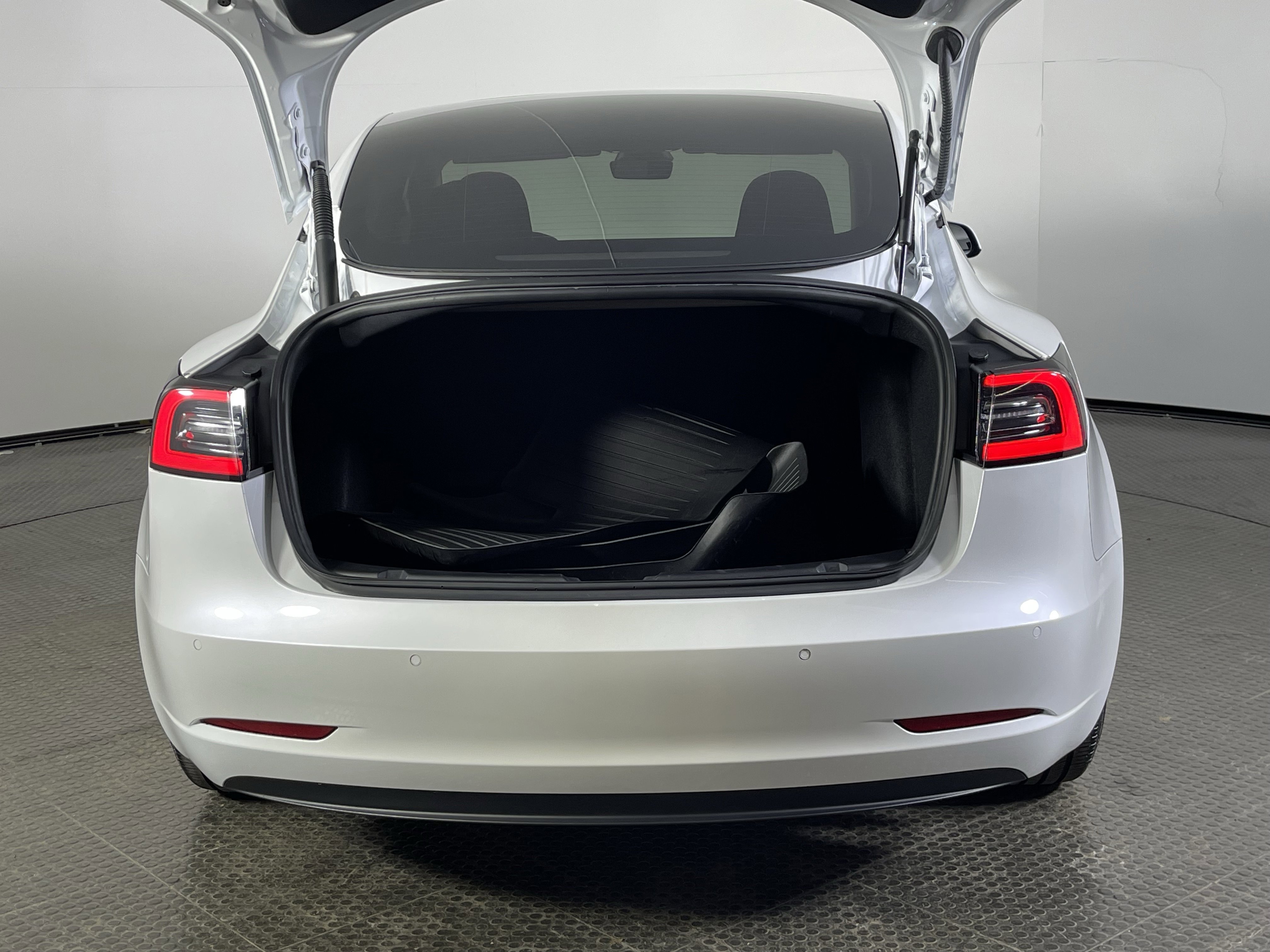 Used 2021 Tesla Model 3 Performance image 8