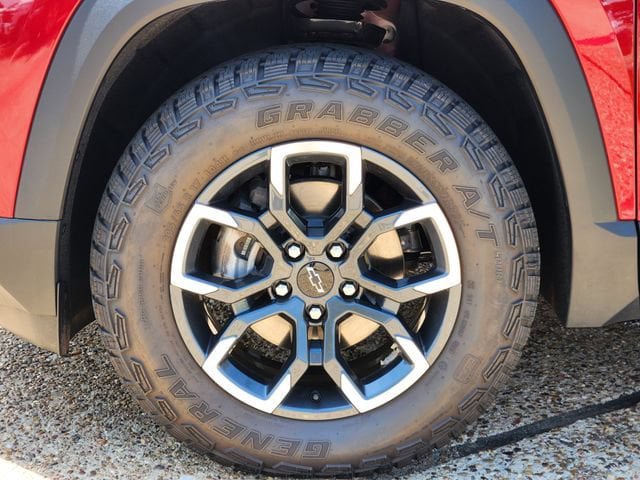 New 2026 Chevrolet Equinox ACTIV w/ Convenience Package III AWD/4WD image 8
