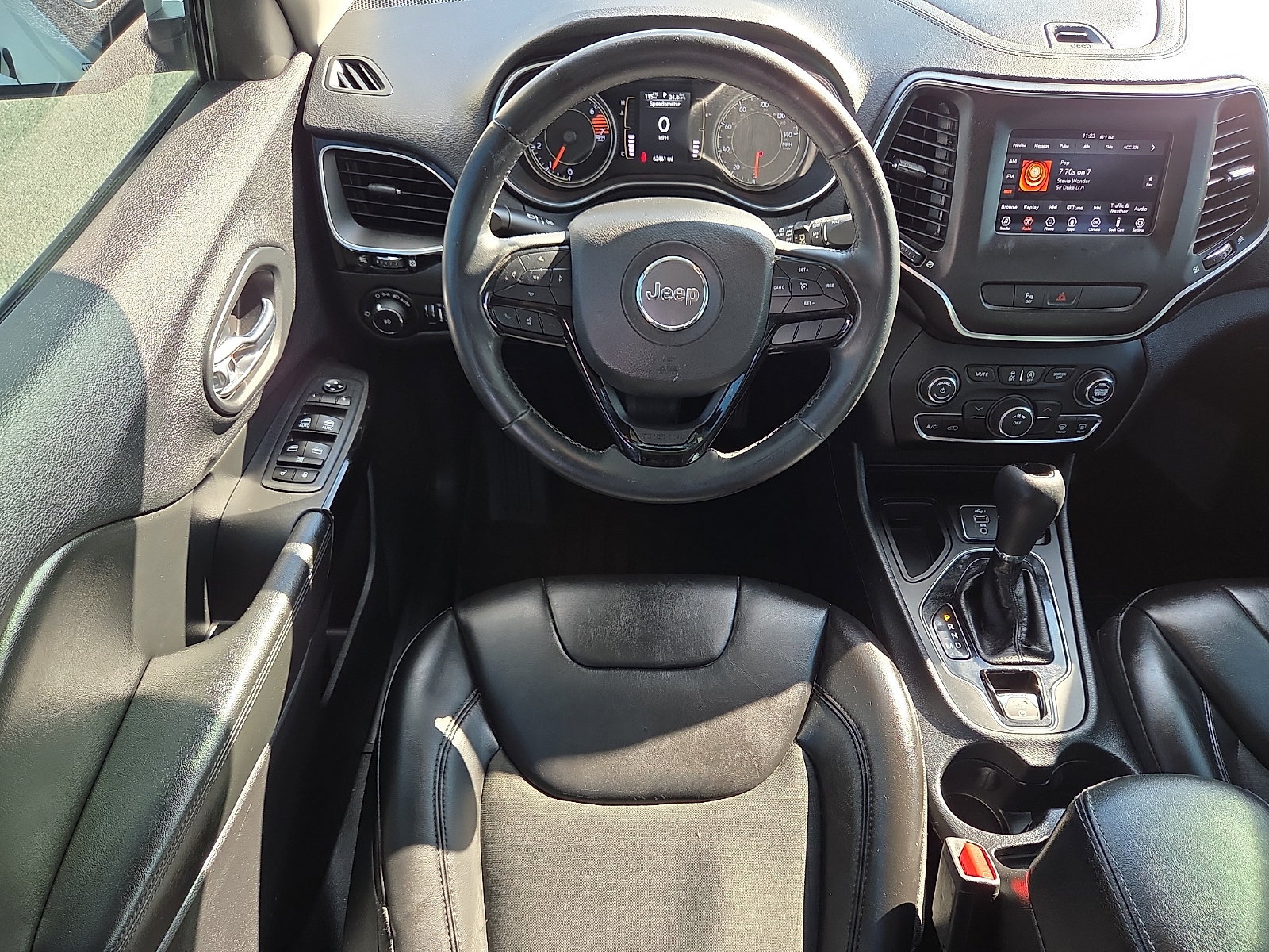 Used 2019 Jeep Cherokee Latitude Plus FWD image 11