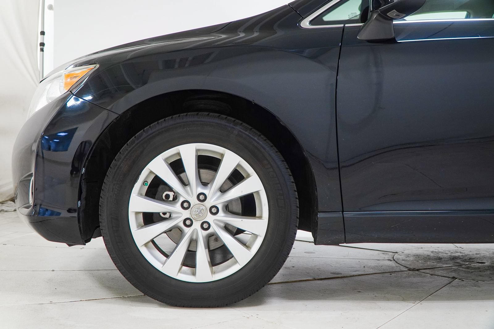 Used 2013 Toyota Venza LE FWD image 16