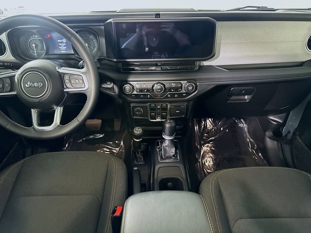 Used 2025 Jeep Wrangler Unlimited Sahara w/ Safety Group image 18