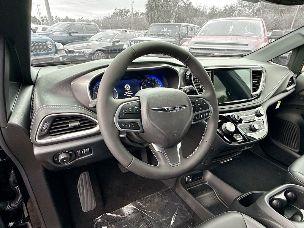 New 2026 Chrysler Pacifica Select FWD image 11