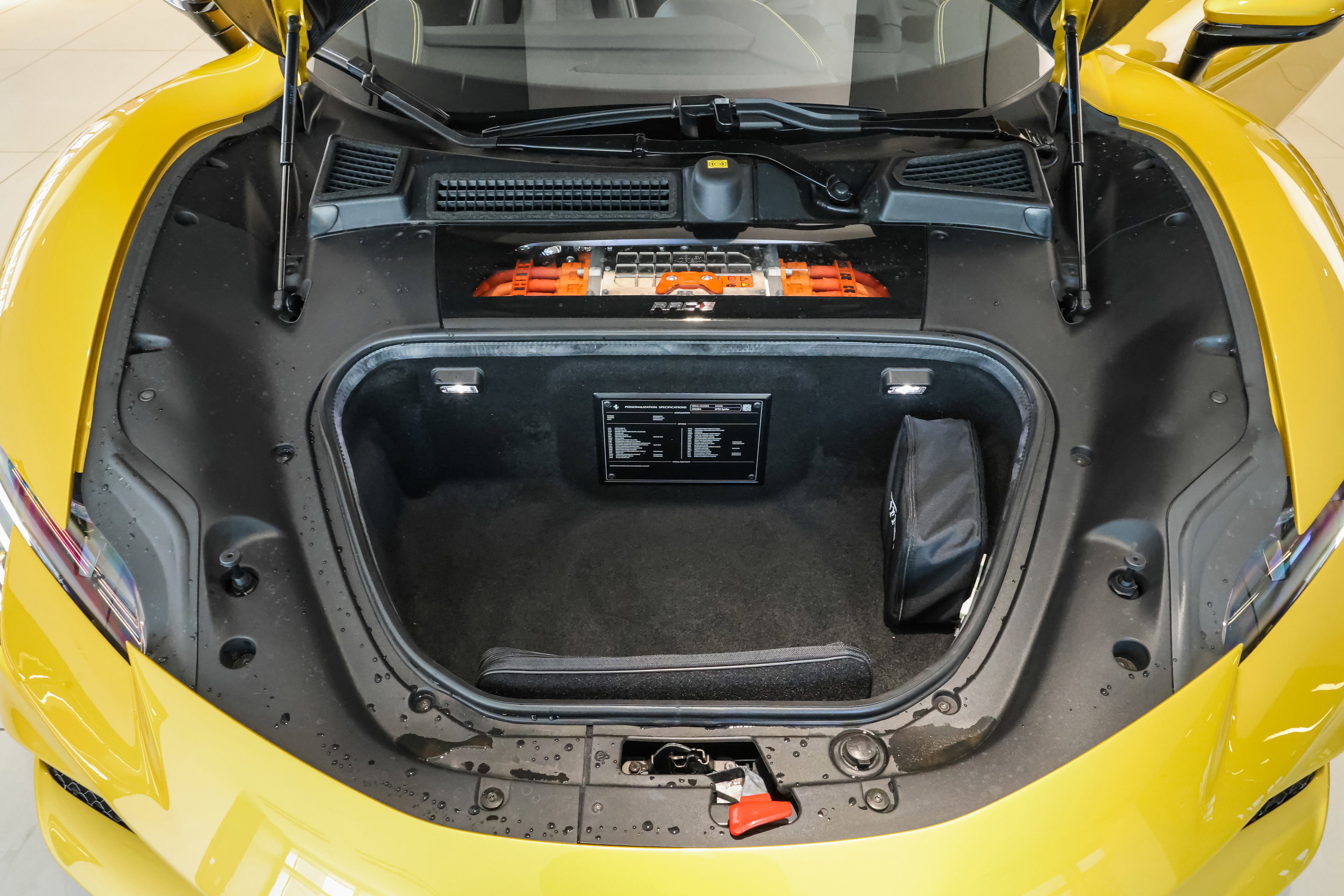 Used 2024 Ferrari SF90 Spider image 18