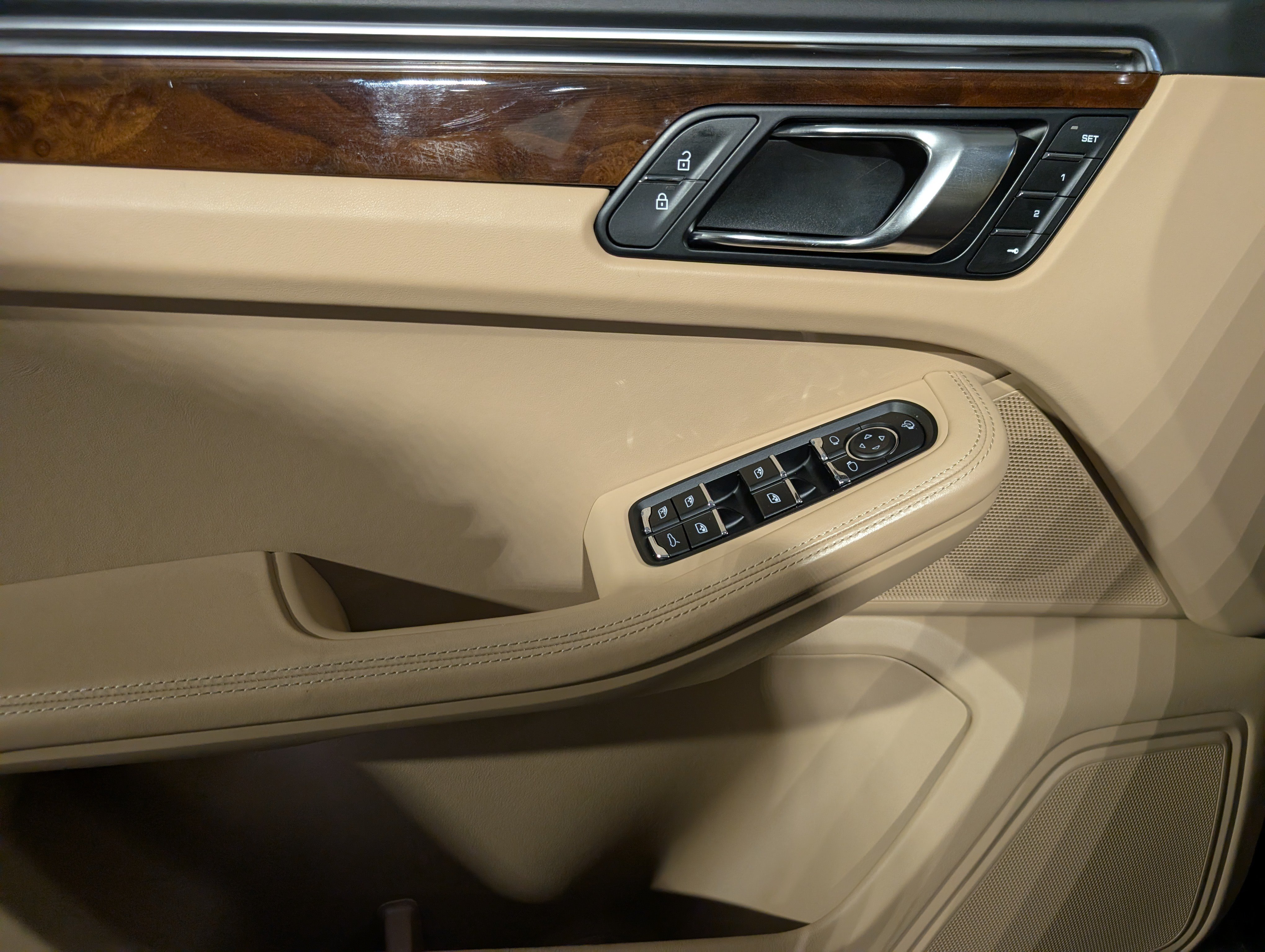 Certified 2023 Porsche Macan AWD/4WD image 21
