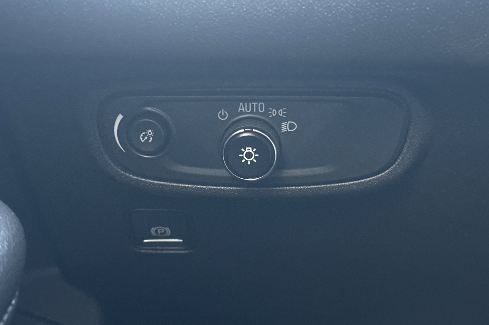 Used 2024 GMC Terrain SLE w/ Elevation Edition image 35