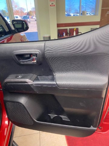 Used 2018 Toyota Tacoma TRD Sport image 17