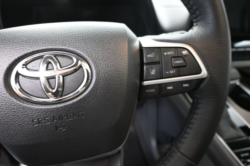Used 2022 Toyota Sienna XLE AWD/4WD image 26