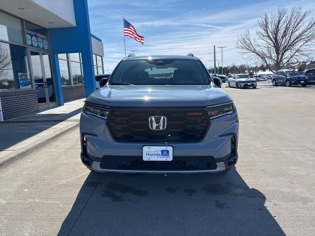 Used 2024 Honda Pilot TrailSport image 2