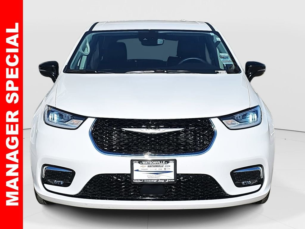 Used 2024 Chrysler Pacifica Touring-L image 8