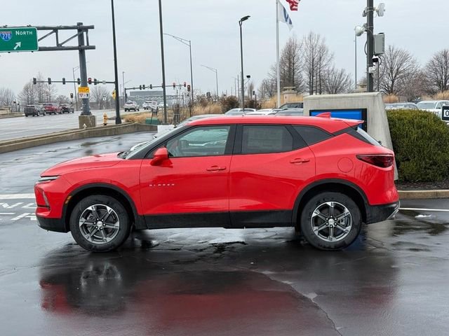 Used 2025 Chevrolet Blazer LT image 2