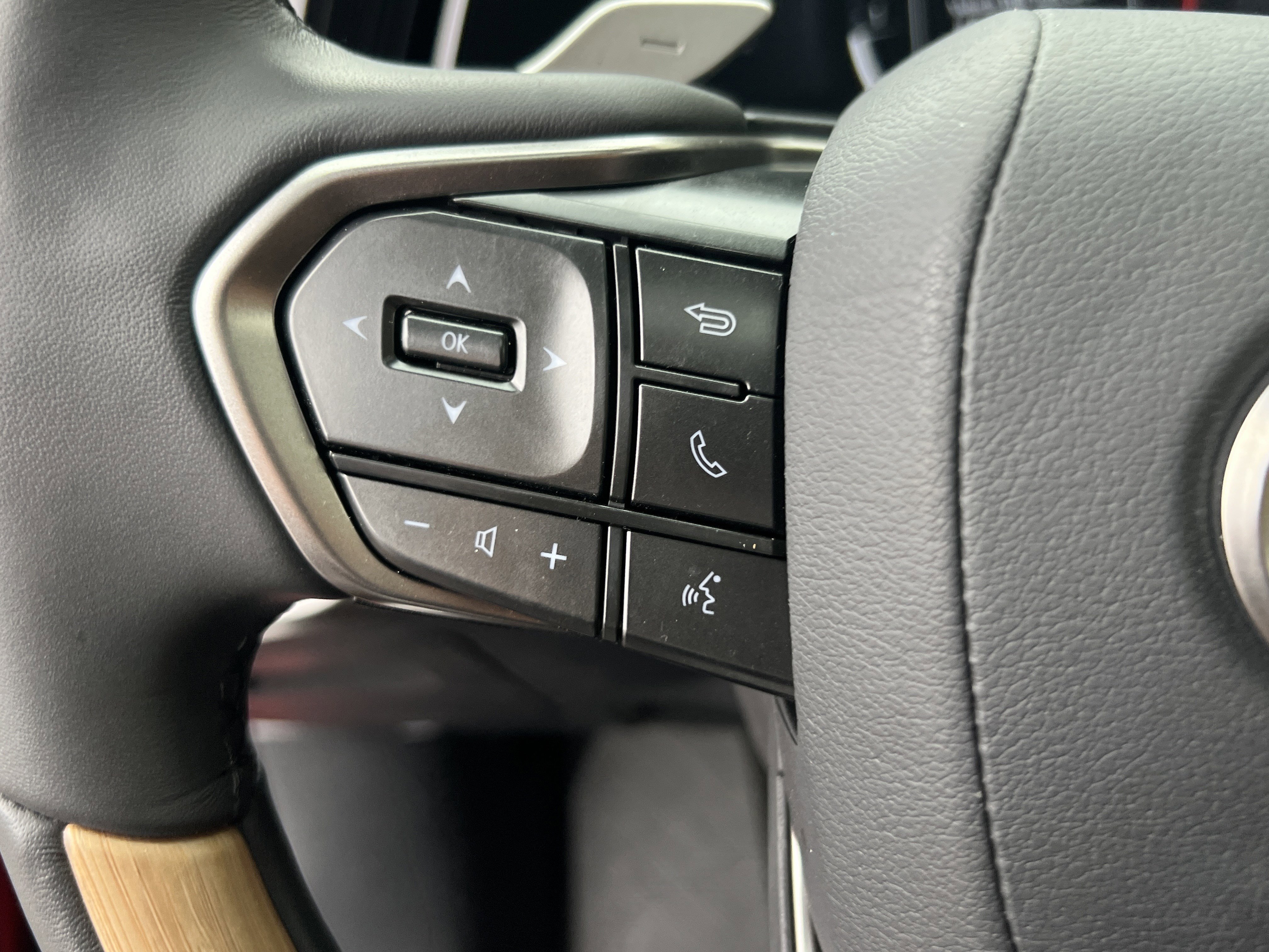 Used 2025 Lexus RX 350 Premium w/ Accessory Package (Z1) AWD/4WD image 19