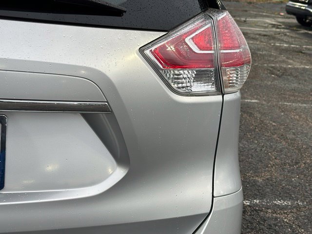 Used 2015 Nissan Rogue S FWD image 13