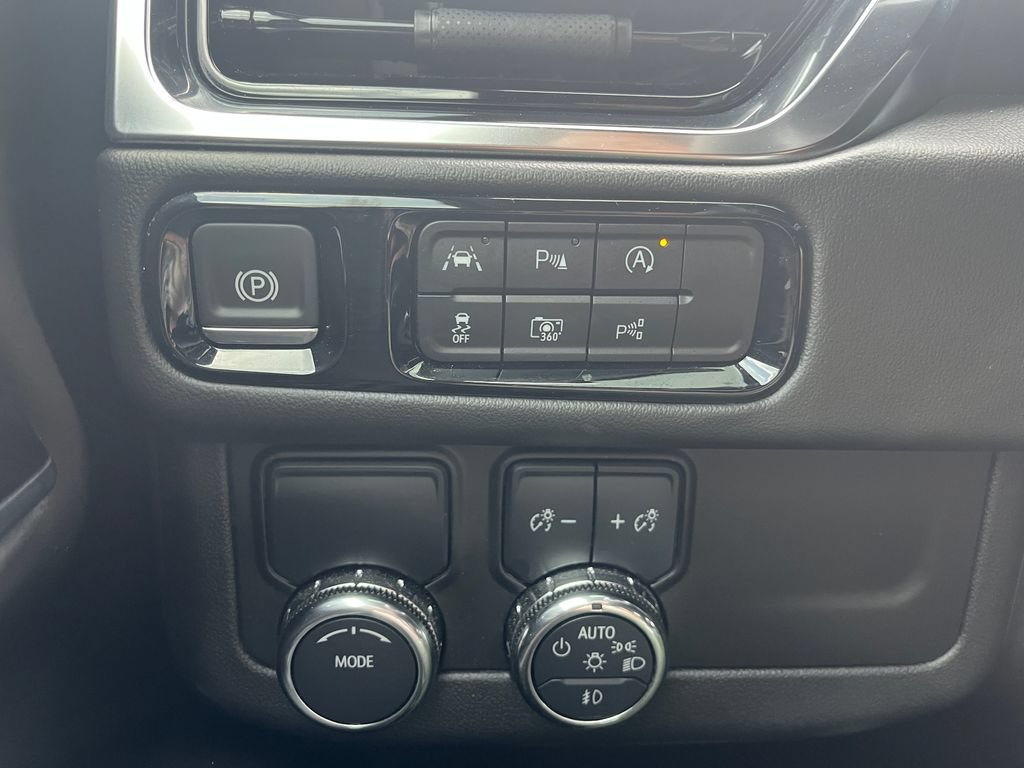 Used 2025 GMC Yukon XL Elevation RWD image 18