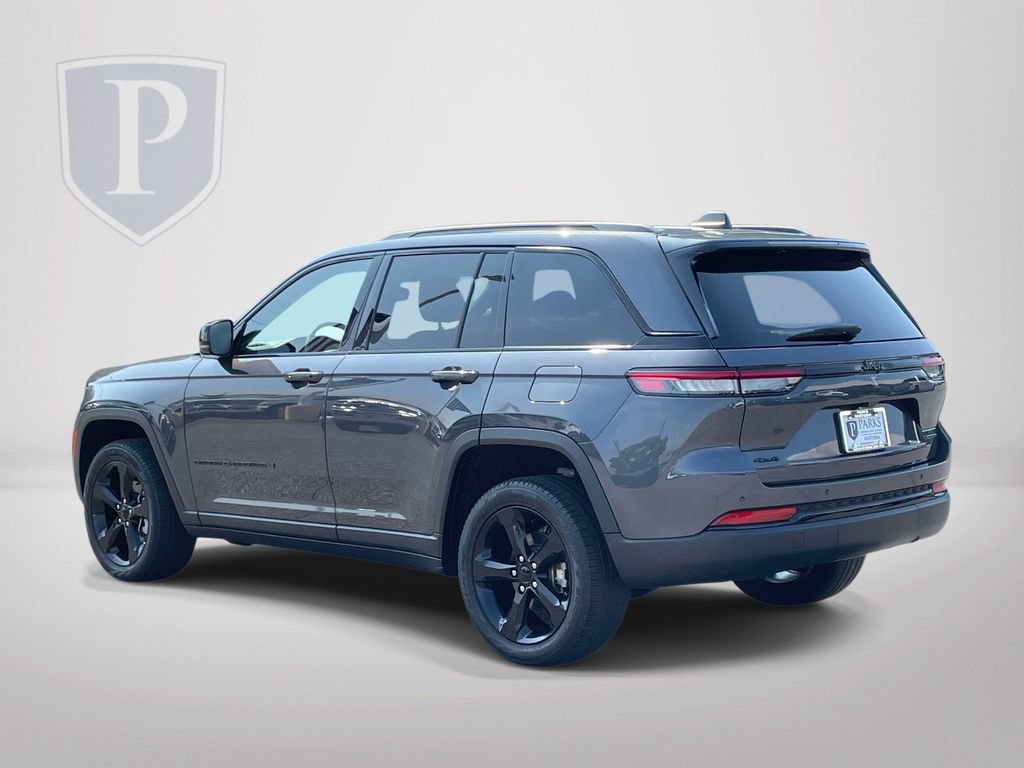 Used 2023 Jeep Grand Cherokee Limited w/ Black Appearance Package AWD/4WD image 6