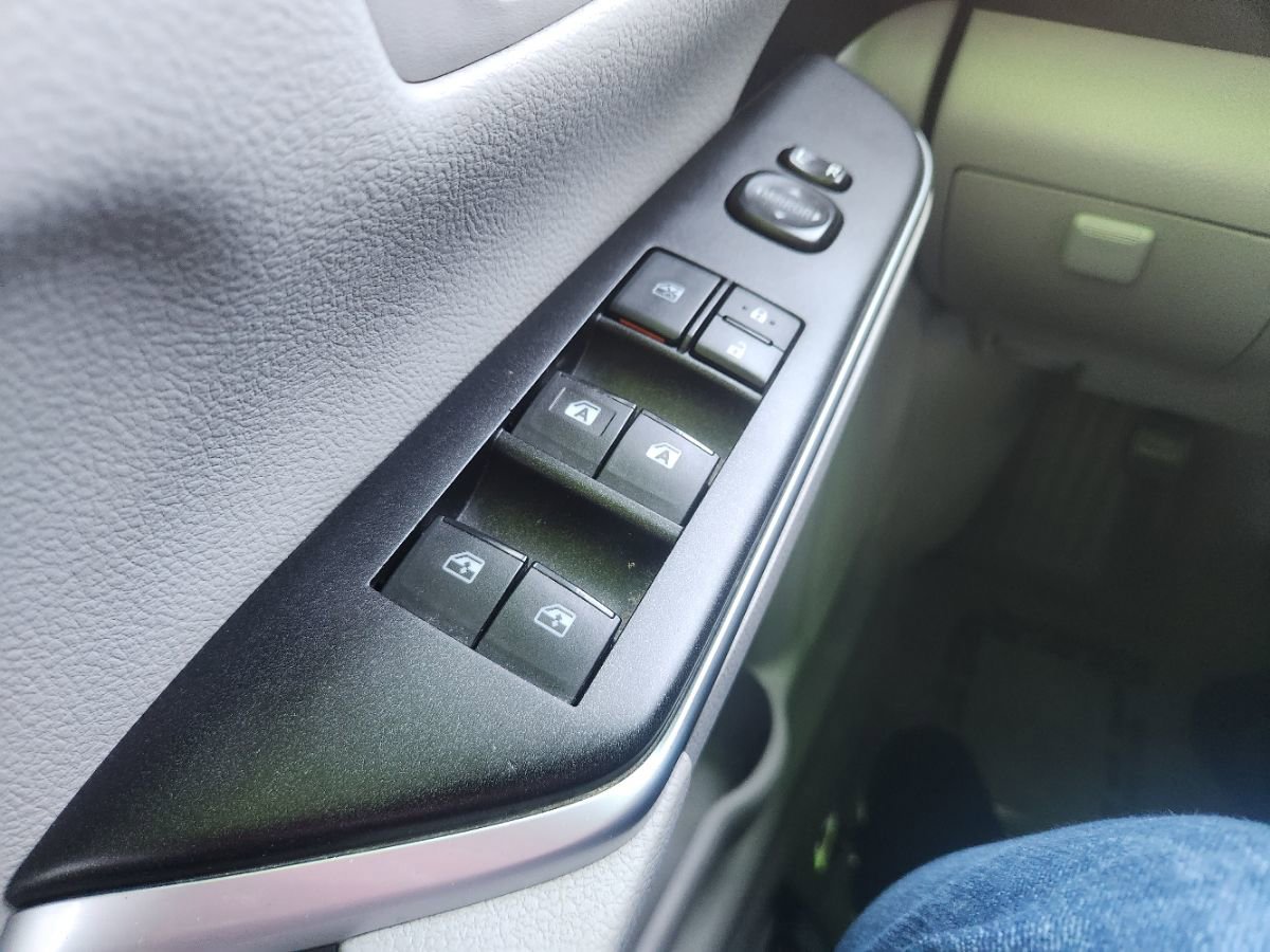 Used 2015 Toyota Camry LE image 19