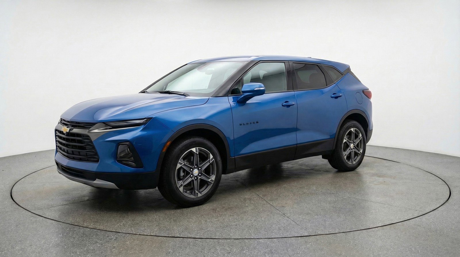 Used 2025 Chevrolet Blazer LT image 3