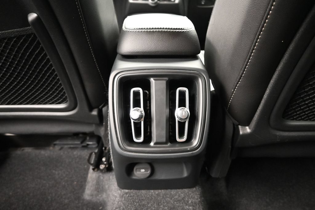 Used 2019 Volvo XC40 T5 Momentum AWD/4WD image 15