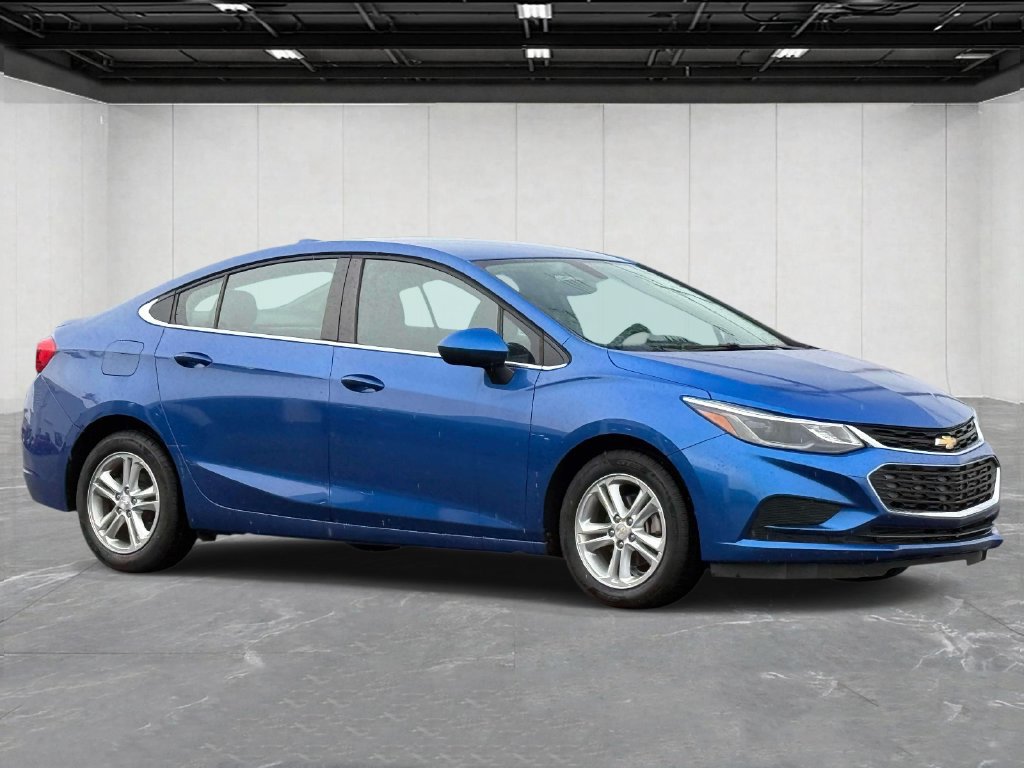 Used 2017 Chevrolet Cruze LT FWD image 3