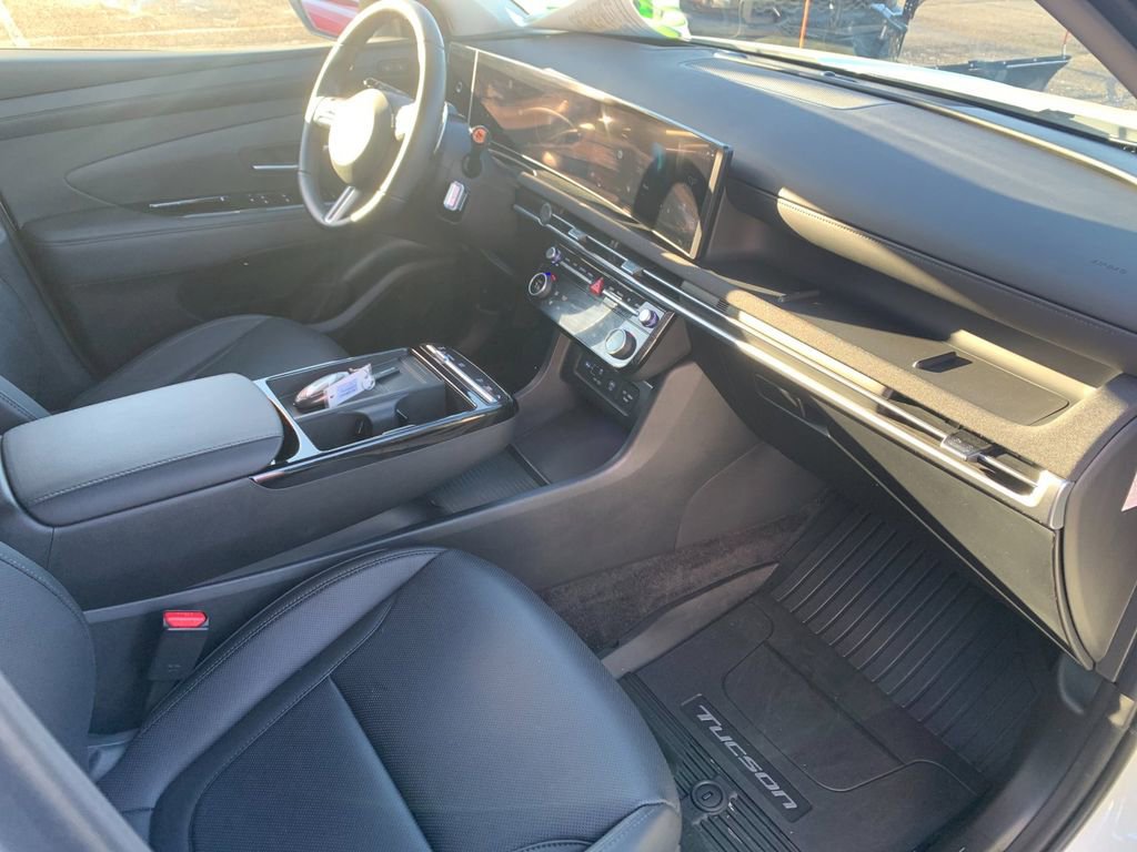 Used 2025 Hyundai Tucson Limited image 17