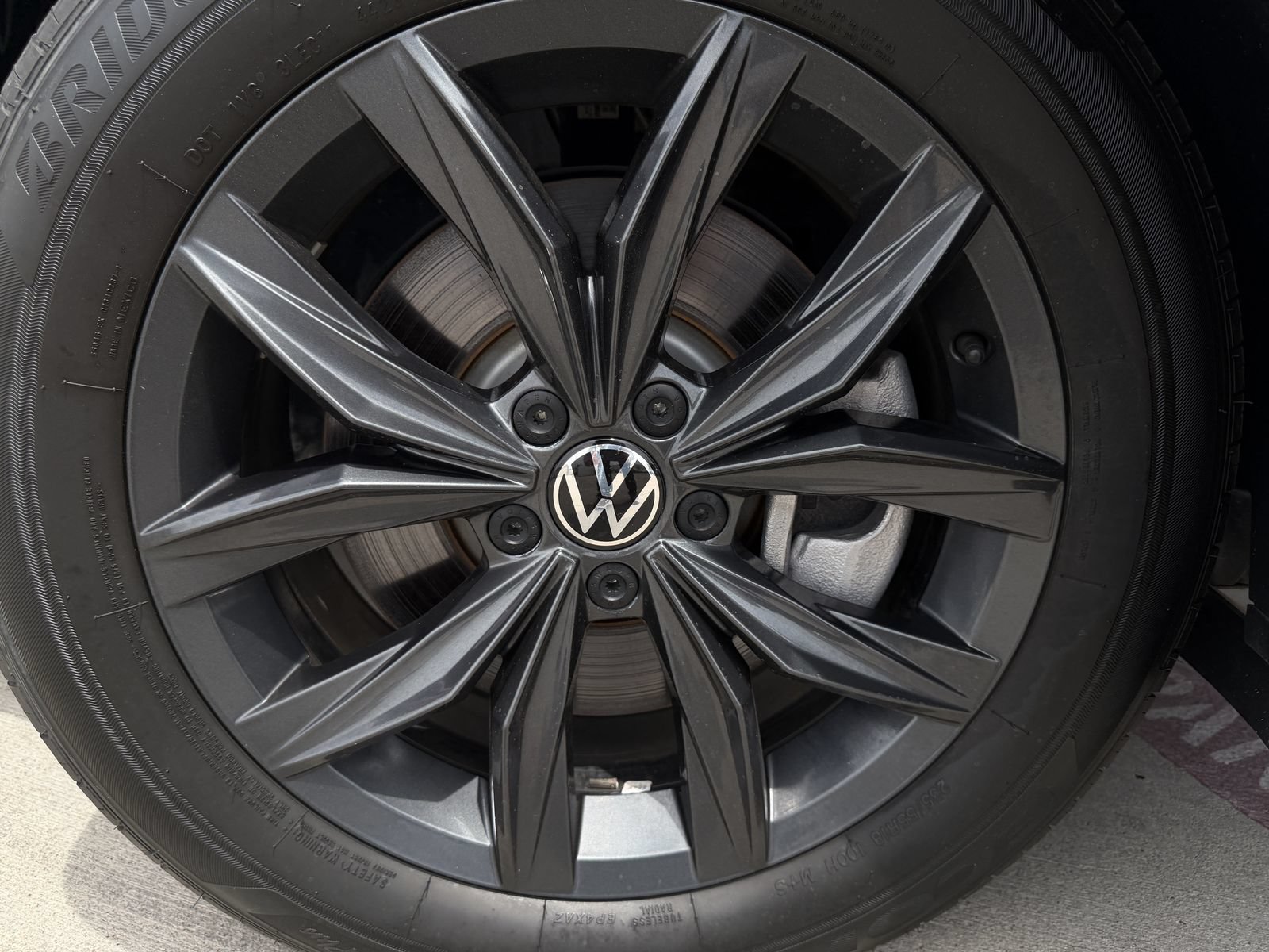 Used 2024 Volkswagen Tiguan SE FWD image 10