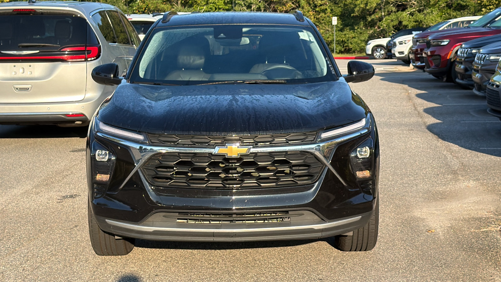 Used 2025 Chevrolet Trax LT FWD image 3
