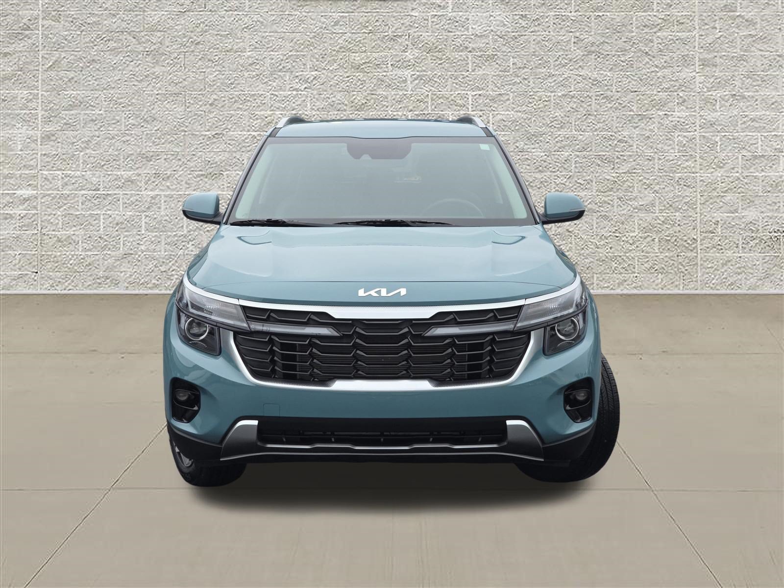Used 2026 Kia Seltos EX FWD image 2